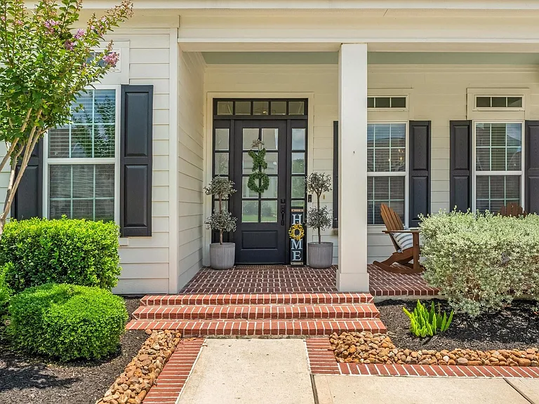2221 Salt Grass Trl — Photo 4