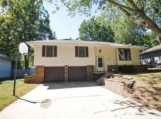 316 SE Gingerbread Ln, Blue Springs, MO 64014