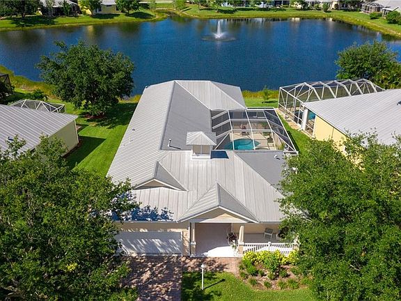 3rd image of 449 NE Canoe Park Cir