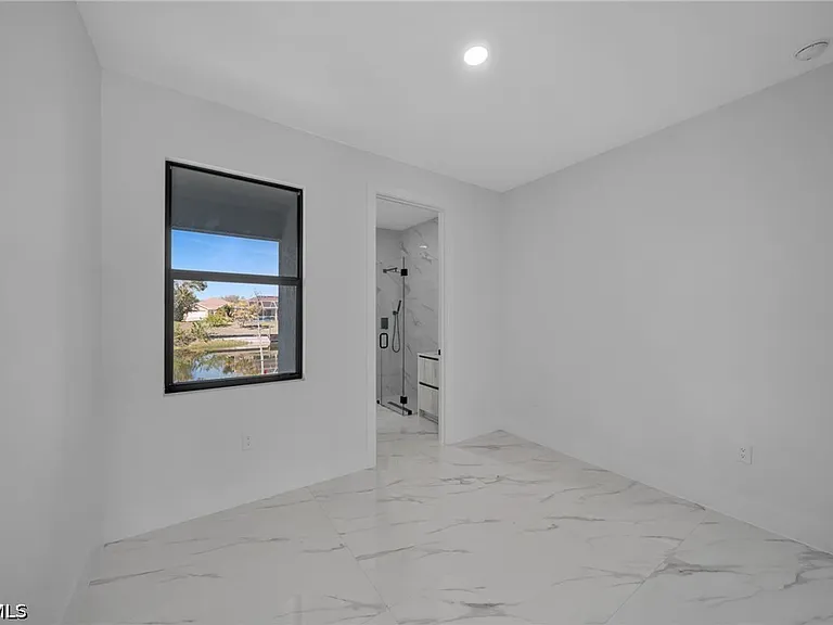 1426 NE 6th Ave — Photo 37