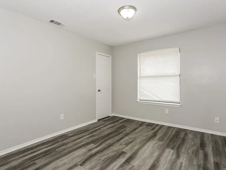 2313 Roanoke Cir — Photo 10