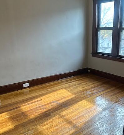 2nd image of 24 Grandview Ave #3