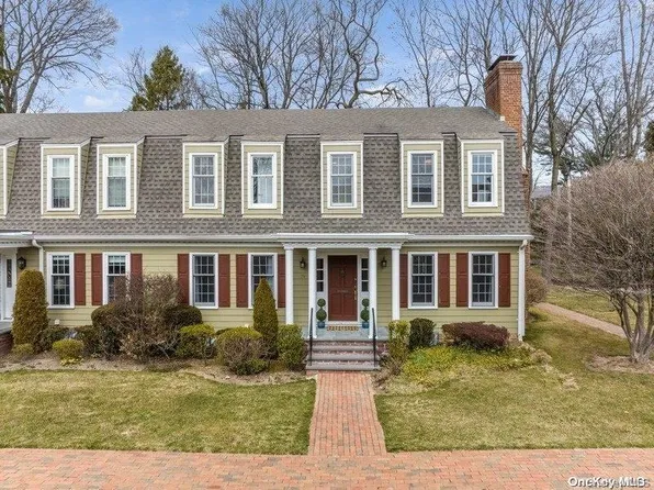 19 Duke Of Gloucester #19, Manhasset, NY 11030