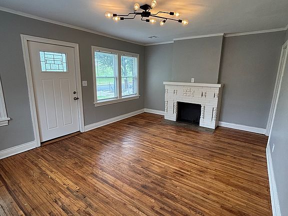 2nd image of 2839 E Admiral Pl