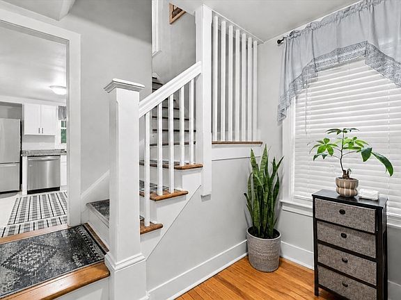 3rd image of 81 Beech St