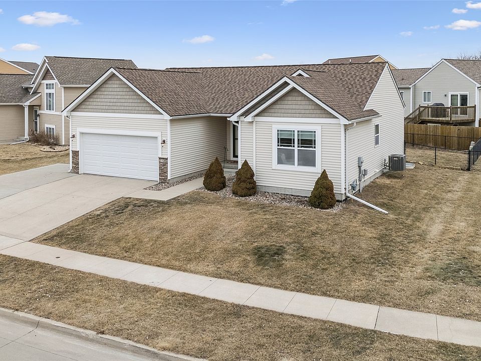 1st image of 3306 Hawthorn Dr SW