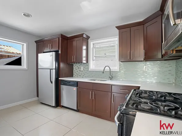 118-27 Lakeview Boulevard East image 6 of 14