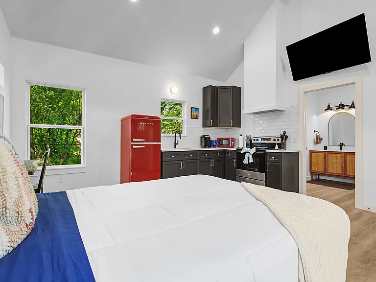 702 Cordell St #ADU — Photo 2