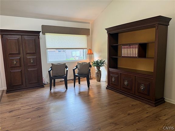 5th image of 786 Fairway Cir