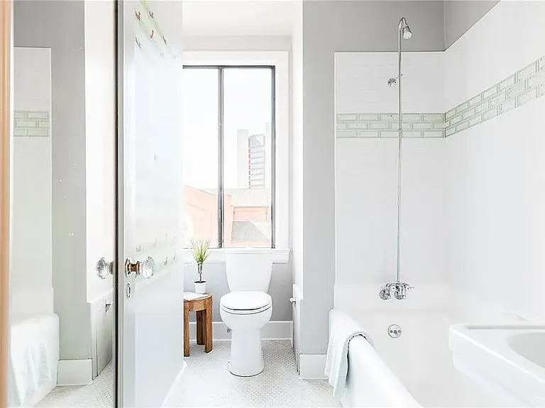 315 W 3rd St #40 — Photo 9