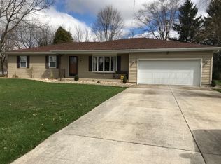 102 Autumn Ln, Tiffin, OH 44883
