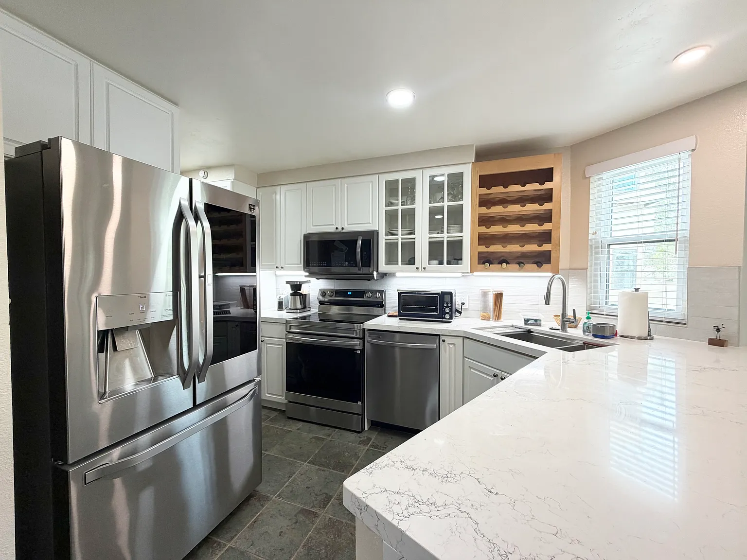 2 bed, 2.5 bath, 1332 sqft, $4,195 — Photo 4