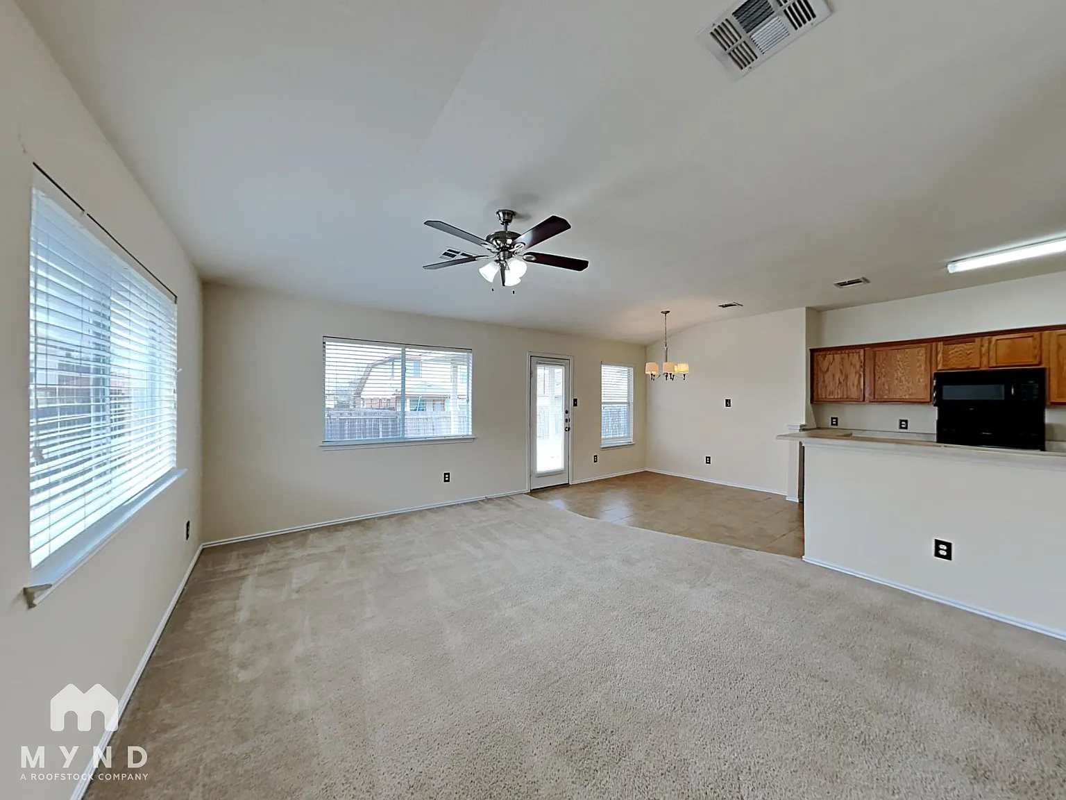 4 bed, 2.0 bath, 1685 sqft, $1,975 — Photo 2