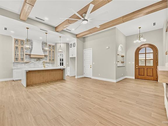 5th image of 8012 N 39th St
