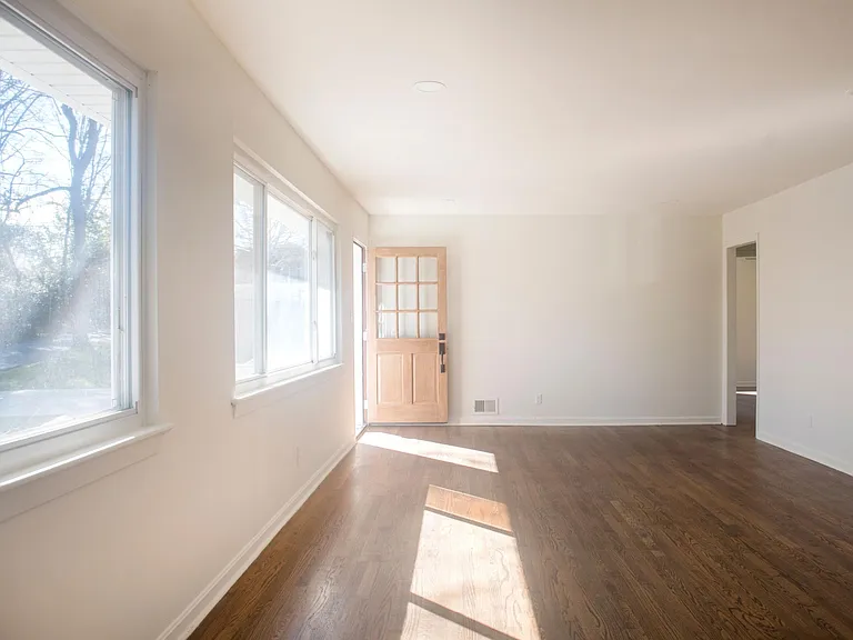 3952 Overheights Dr — Photo 3