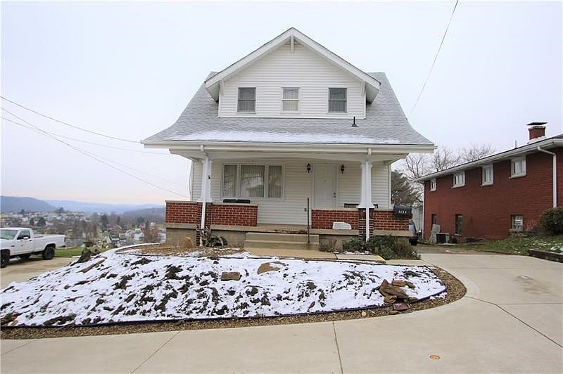 MOVE-IN Condition!!! Great Front Covered 25x5 Porch, Newer Roof 2018, Vinyl Siding Appx 15yrs, Andersen Double Pane Windows Awes