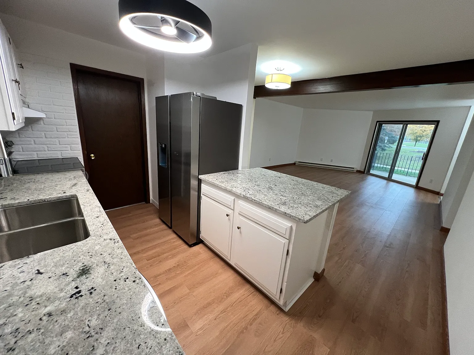 2 bed, 1.5 bath, 1093 sqft, $1,525 — Photo 1