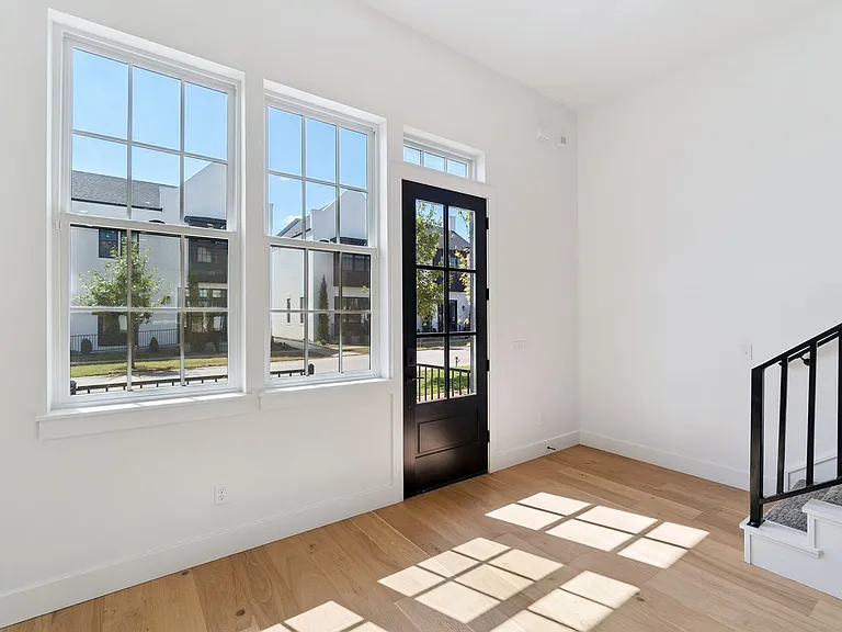 18821 Selah Way — Photo 7