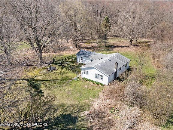 2nd image of 3244 Tuttle Rd