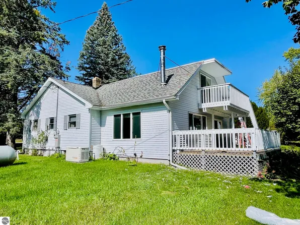 2528 Muckle Rd, Central Lake, MI 49622