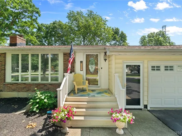 5437 Elm Dr, Lewiston, NY 14092