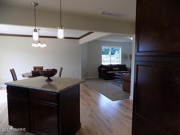 5th image of 4647 Eagle Dr