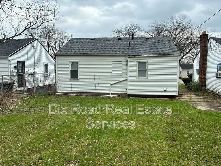 729 Cleverly Rd — Photo 3