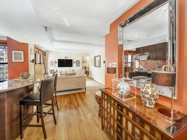 319 East 50th Street image 1 of 9