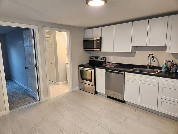 Front Apartment - Kitchen