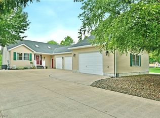 1835 Morning Star Dr, Rock Creek, OH 44084