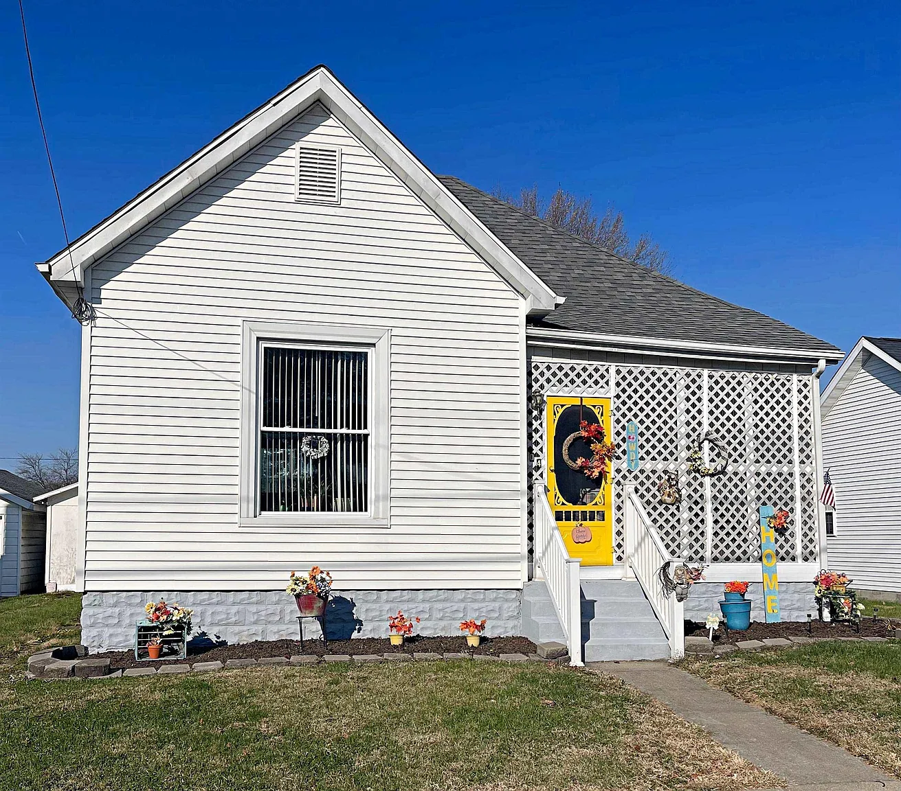 204 W Walnut St photo 1