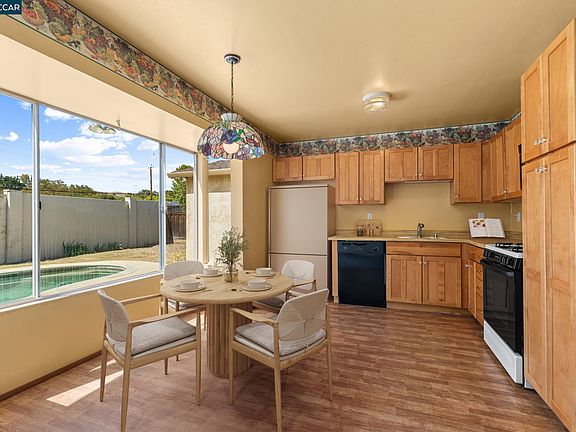 5th image of 3605 Hemingway Dr