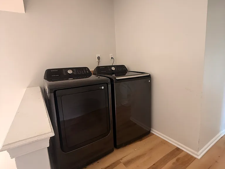 21 Avenue A — Photo 1