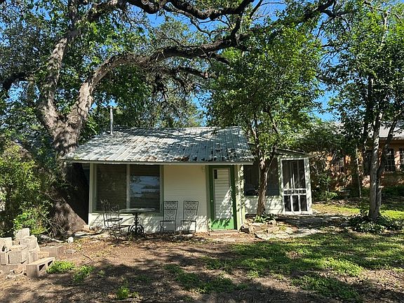 2nd image of 303 Moore Blvd