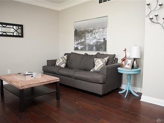 4th image of 375 Blackford Dr