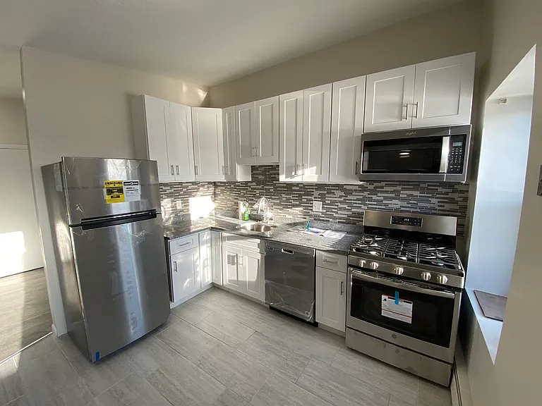 2 Hine Pl #4A — Photo 1