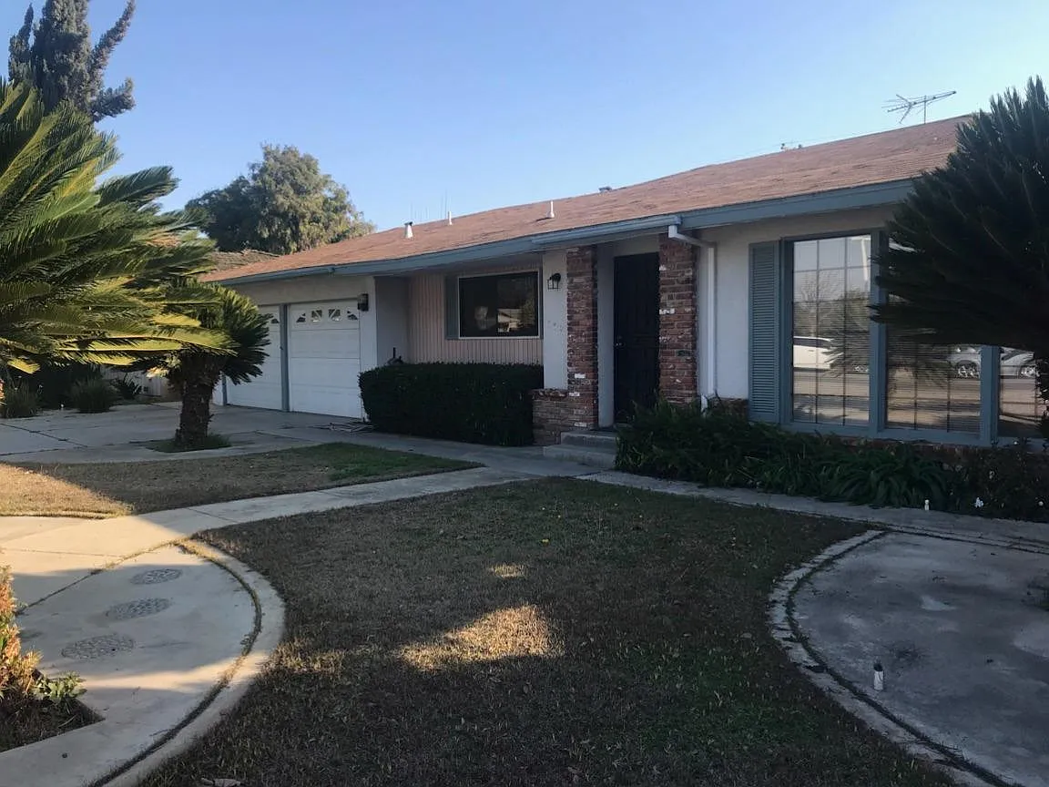 339 W Cypress Ave photo 1