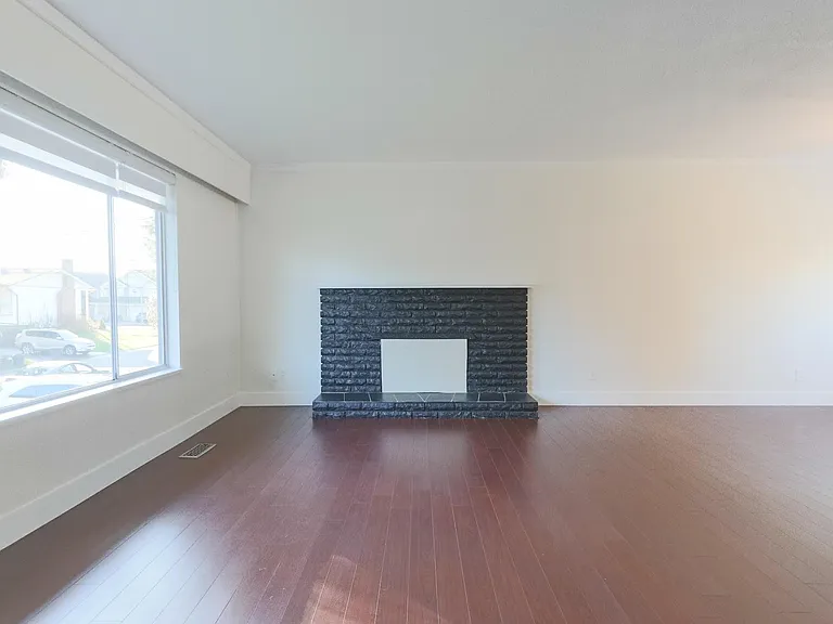 10833 85a Ave — Photo 7