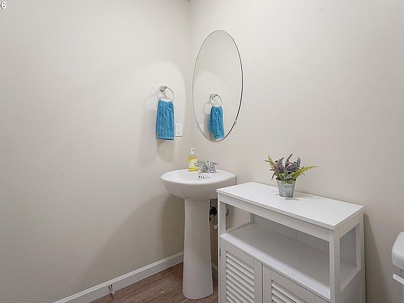 4th image of 10509 NE Park Ridge Way