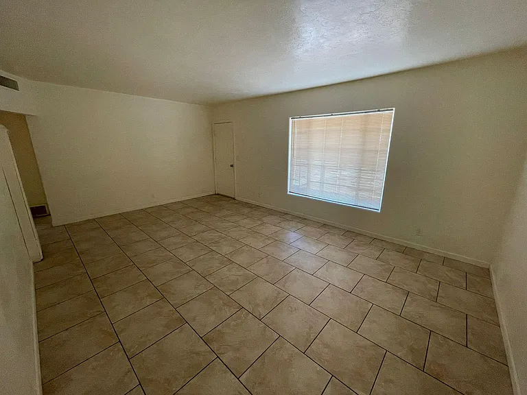 868 S Park Ave — Photo 10