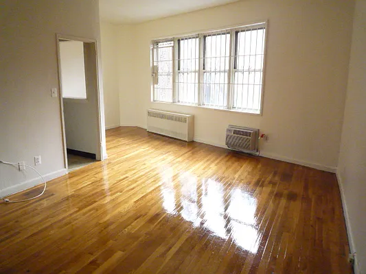 Rented by DSA Realty Midtown West | media 18
