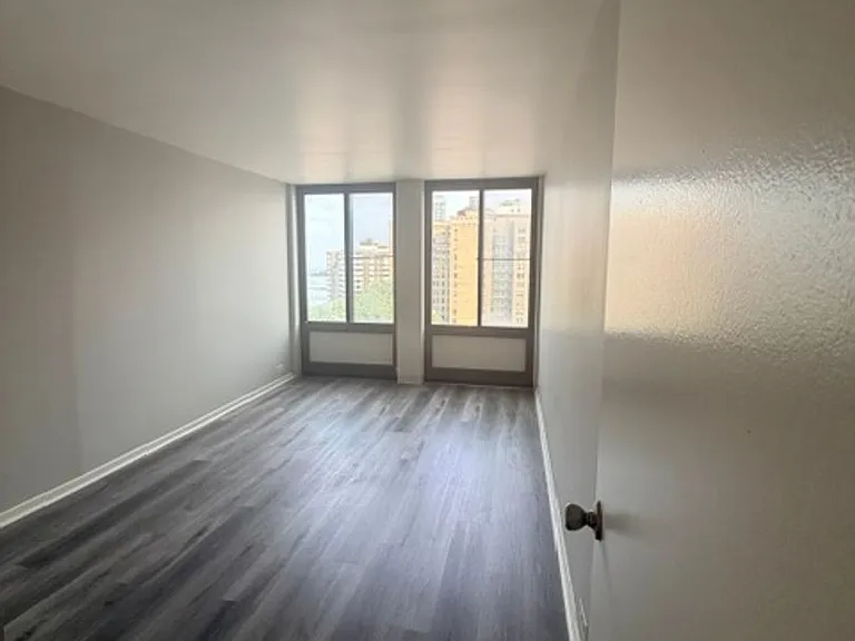 7251 At Waters Edge — Photo 35