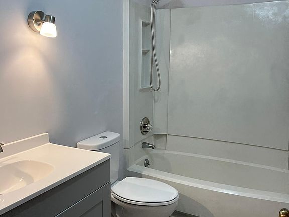 4th image of 104 Albert Ct