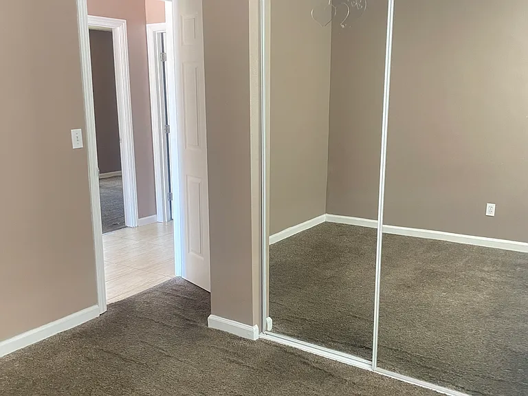 730 Benson Ave — Photo 10