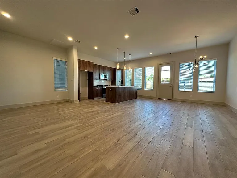 6804 Troya Ln — Photo 2