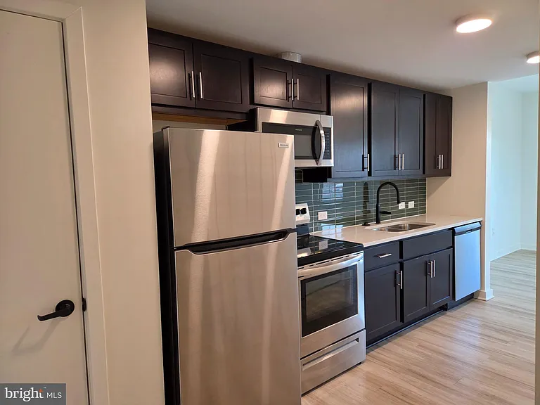 102 Hanover St #302 — Photo 3