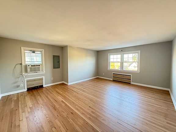 3rd image of 175 Van Winkle St Floor 2