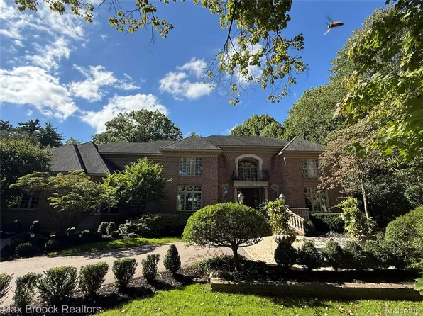 4966 Stoneleigh Rd, Bloomfield Hills, MI 48302