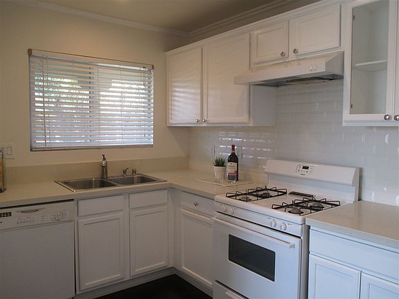 5th image of 927 E 4th St Unit 25