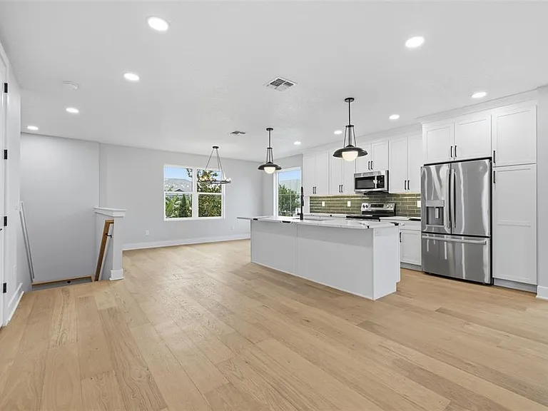 4208 W Carmen St #D — Photo 14